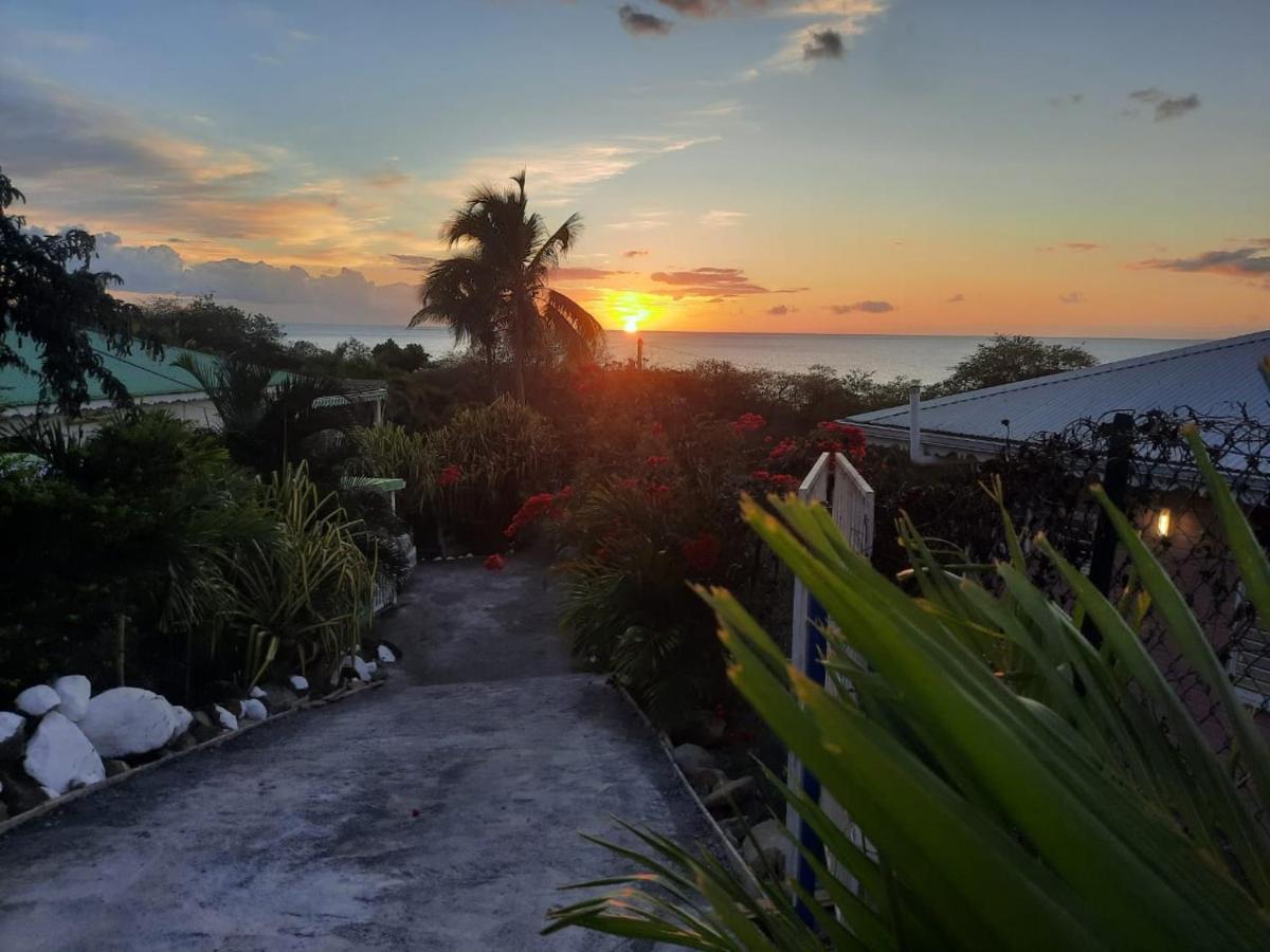Soleil Couchant Bouillante Kültér fotó
